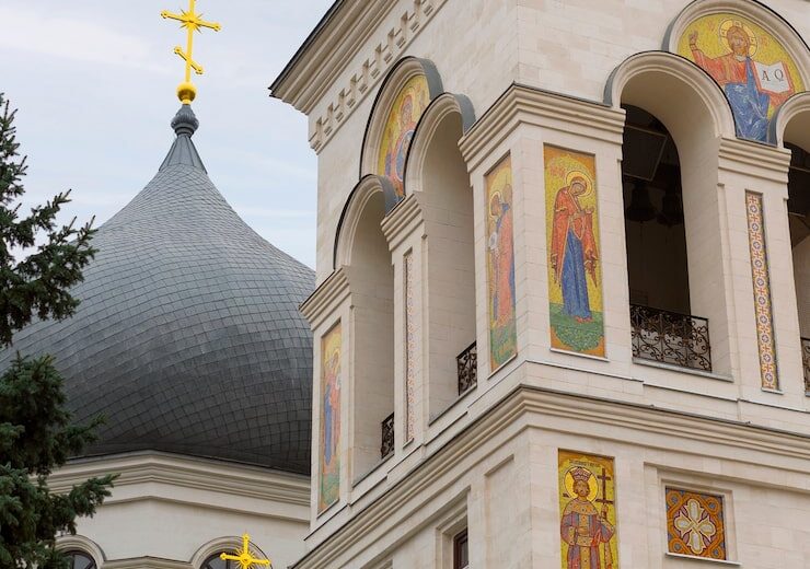 Diferențele între acoperișurile de biserici ortodoxe și cele catolice